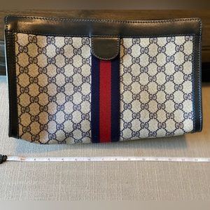 Gucci | Clutch | Large | Monogramsherry Canvas